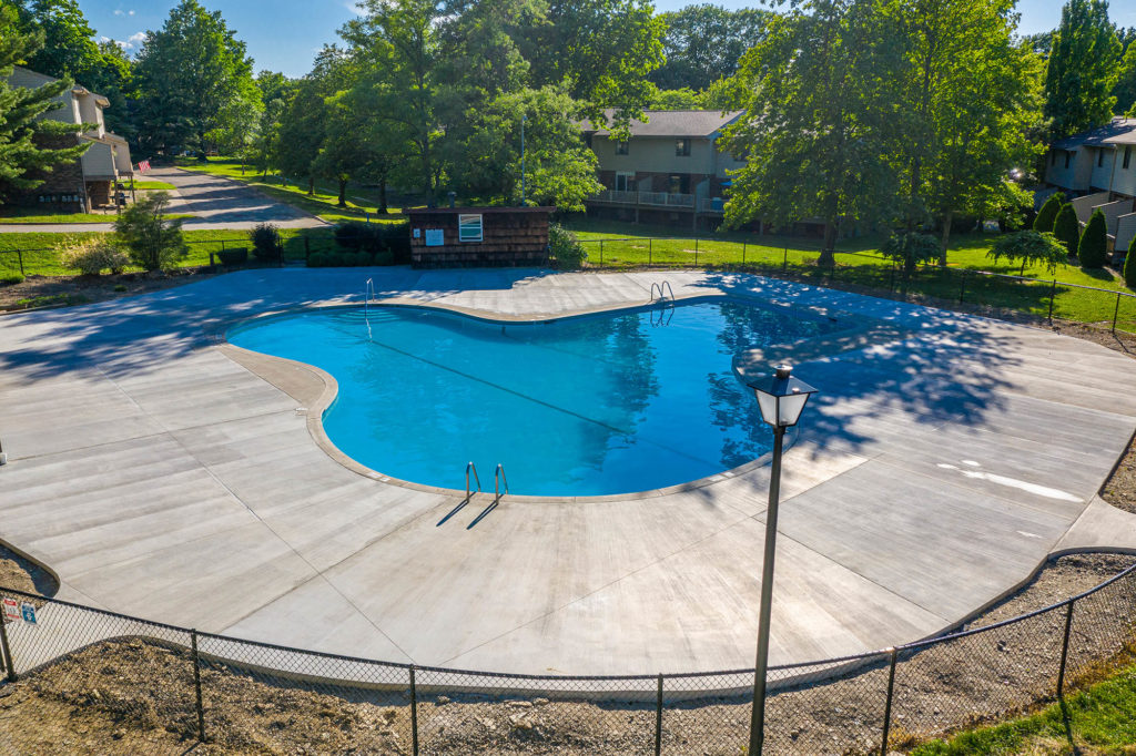 Swimming Pool and Sundeck | Willowood